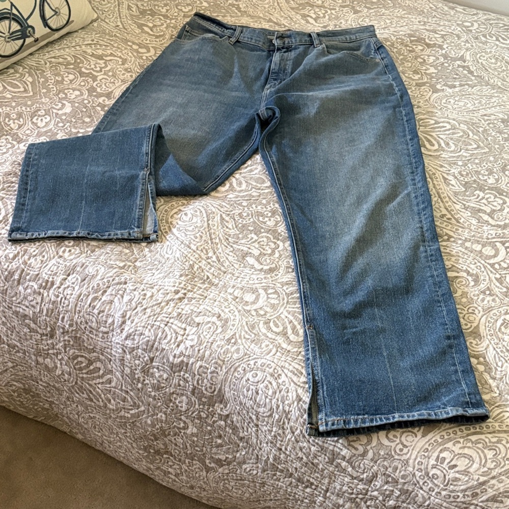 DL1961 Women's Straight Leg Jeans in Medium Blue Wash